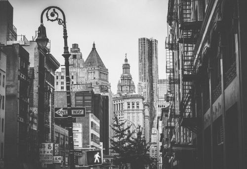 Straßenschlucht in Manhattan in Schwarzweiss - Elopement in New York