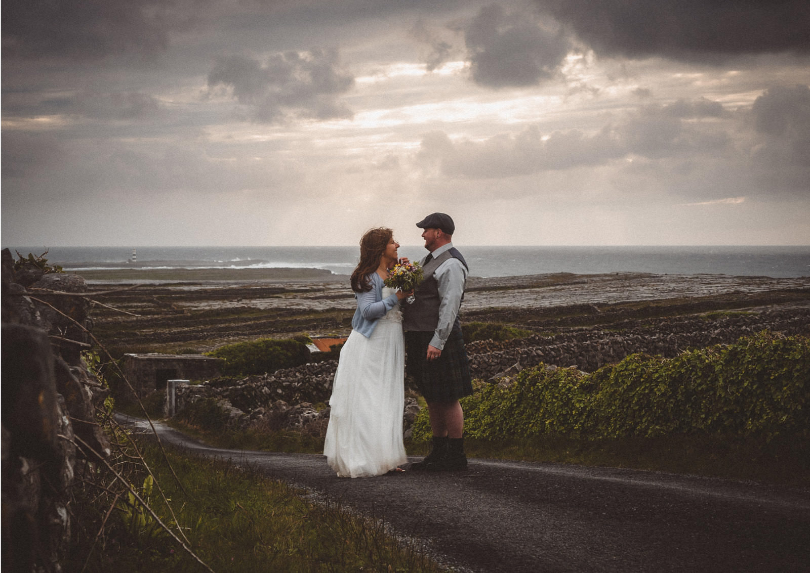 Elopement auf den Aran Islands, Brautpaar Inishmore