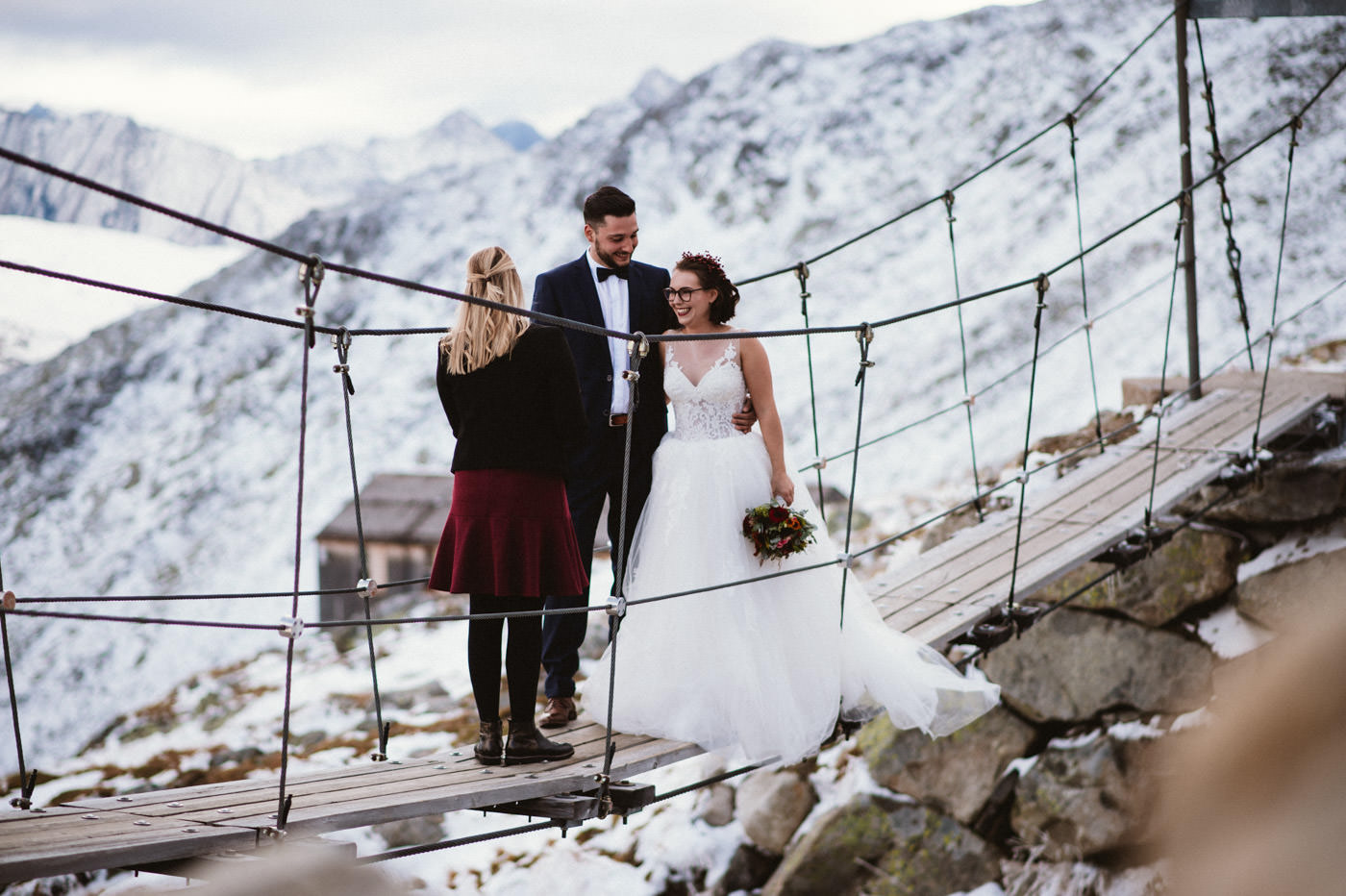Wedding celebrant on a rope bridge - Adventurous Elopement in Austria