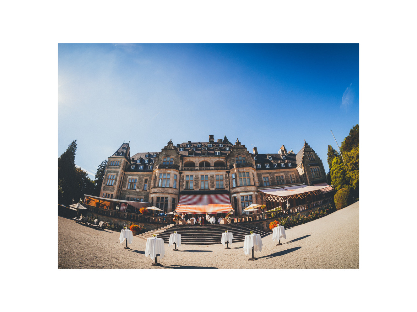 Wedding at Schlosshotel Kronberg - getting ready, church wedding, wedding portraits in the park and a great party