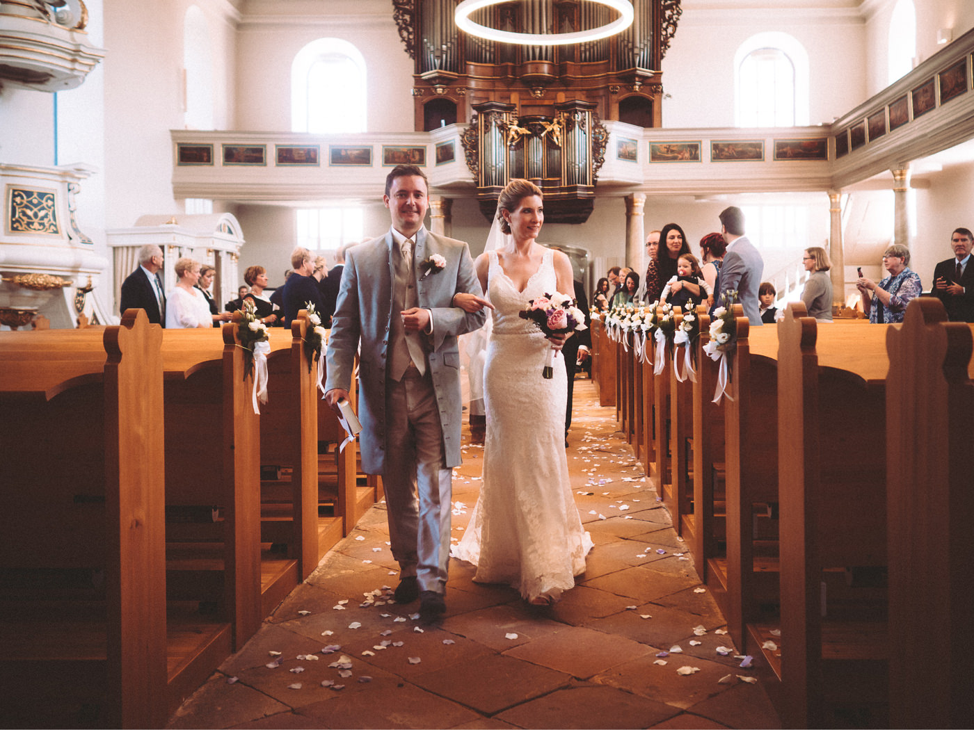 Hochzeit Grenzhof Heidelberg - kirchliche Trauung, Hochzeitsfotos bei Traumwetter, großartige Hochzeitsparty