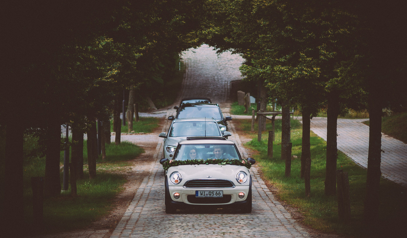 Wedding at Hofgut Georgenthal - a fairytale wedding with fantastic portraits in the hills of the Taunus