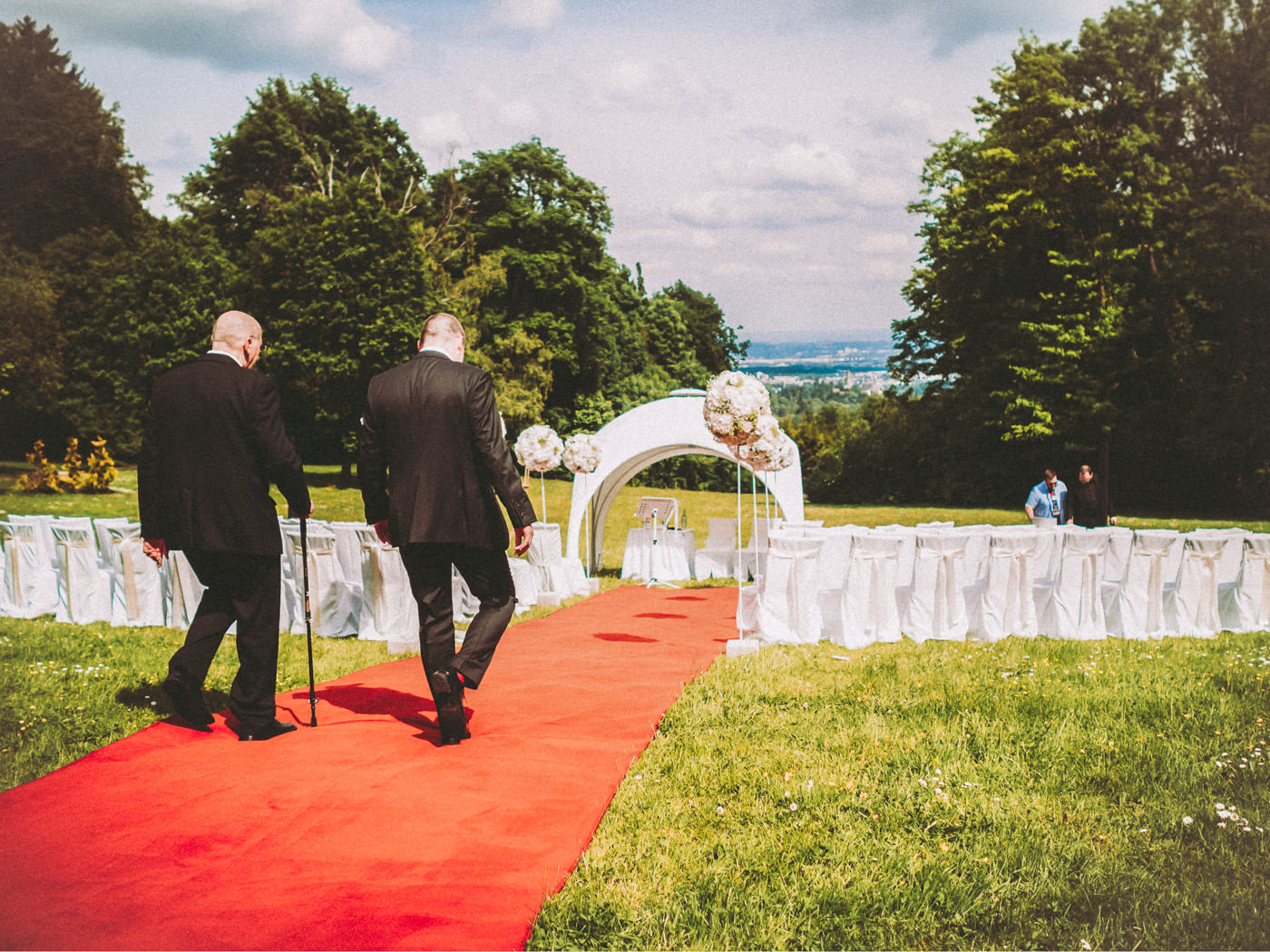 Hochzeit Villa Rothschild - Freie Trauung und Portraits im Park und Feier in der Bar