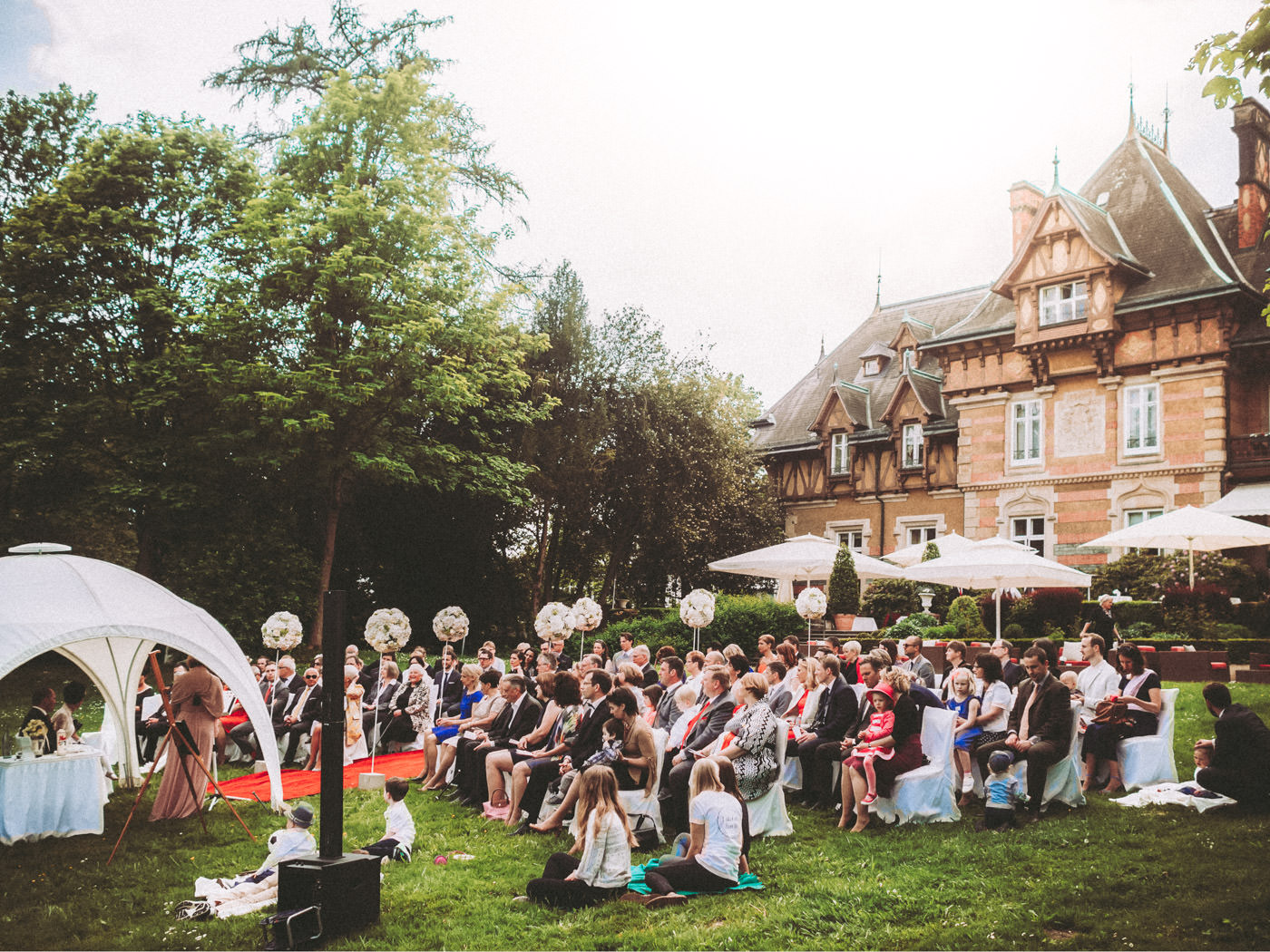 Wedding at Villa Rothschild, Königstein, Frankfurt - outdoor wedding in the park and party in the bar