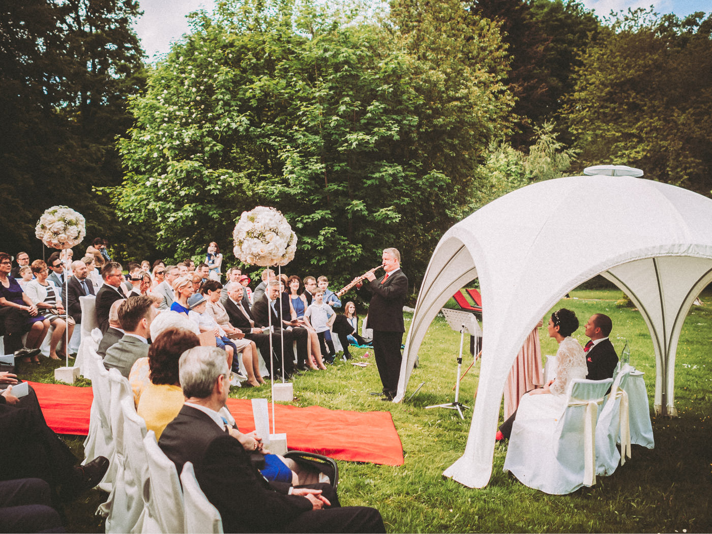 Wedding at Villa Rothschild, Königstein, Frankfurt - outdoor wedding in the park and party in the bar