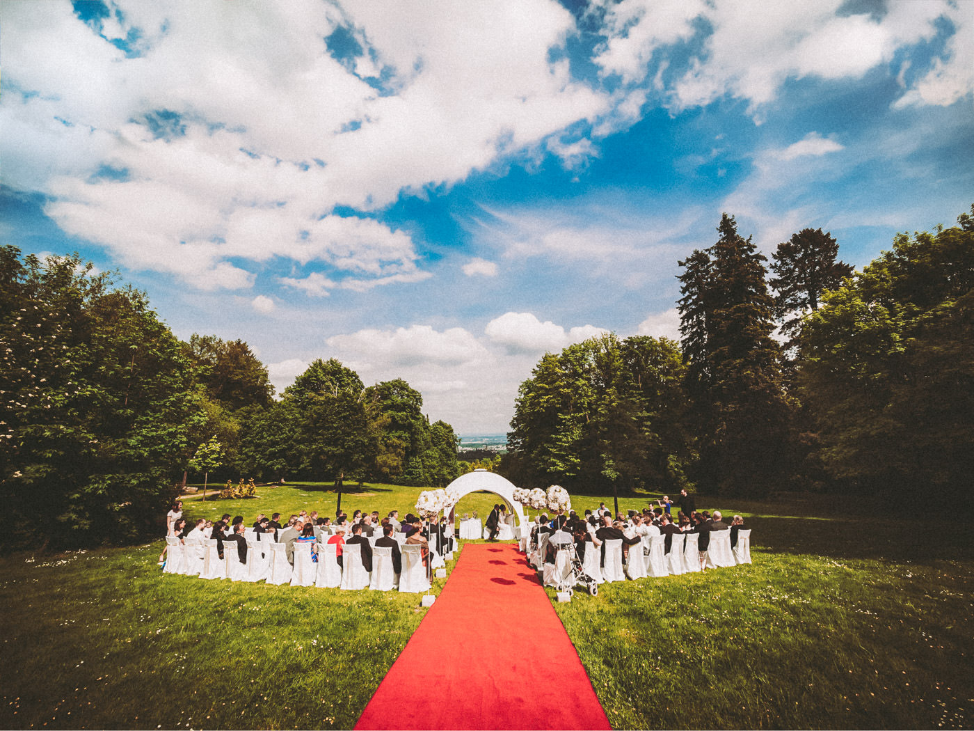 Hochzeit Villa Rothschild - Freie Trauung und Portraits im Park und Feier in der Bar