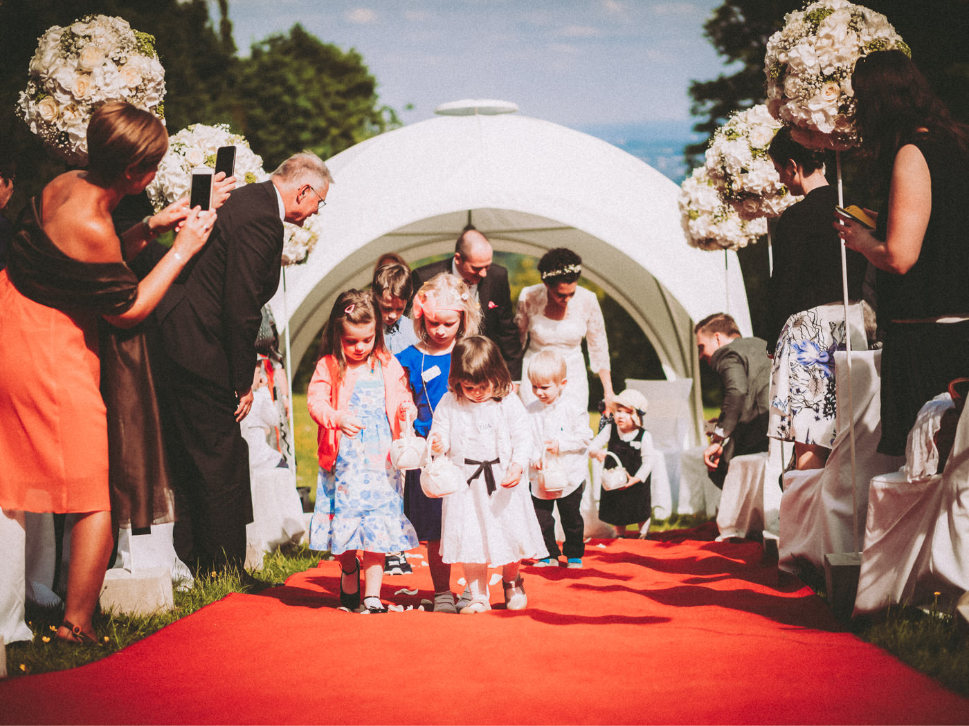 Hochzeit Villa Rothschild - Freie Trauung und Portraits im Park und Feier in der Bar