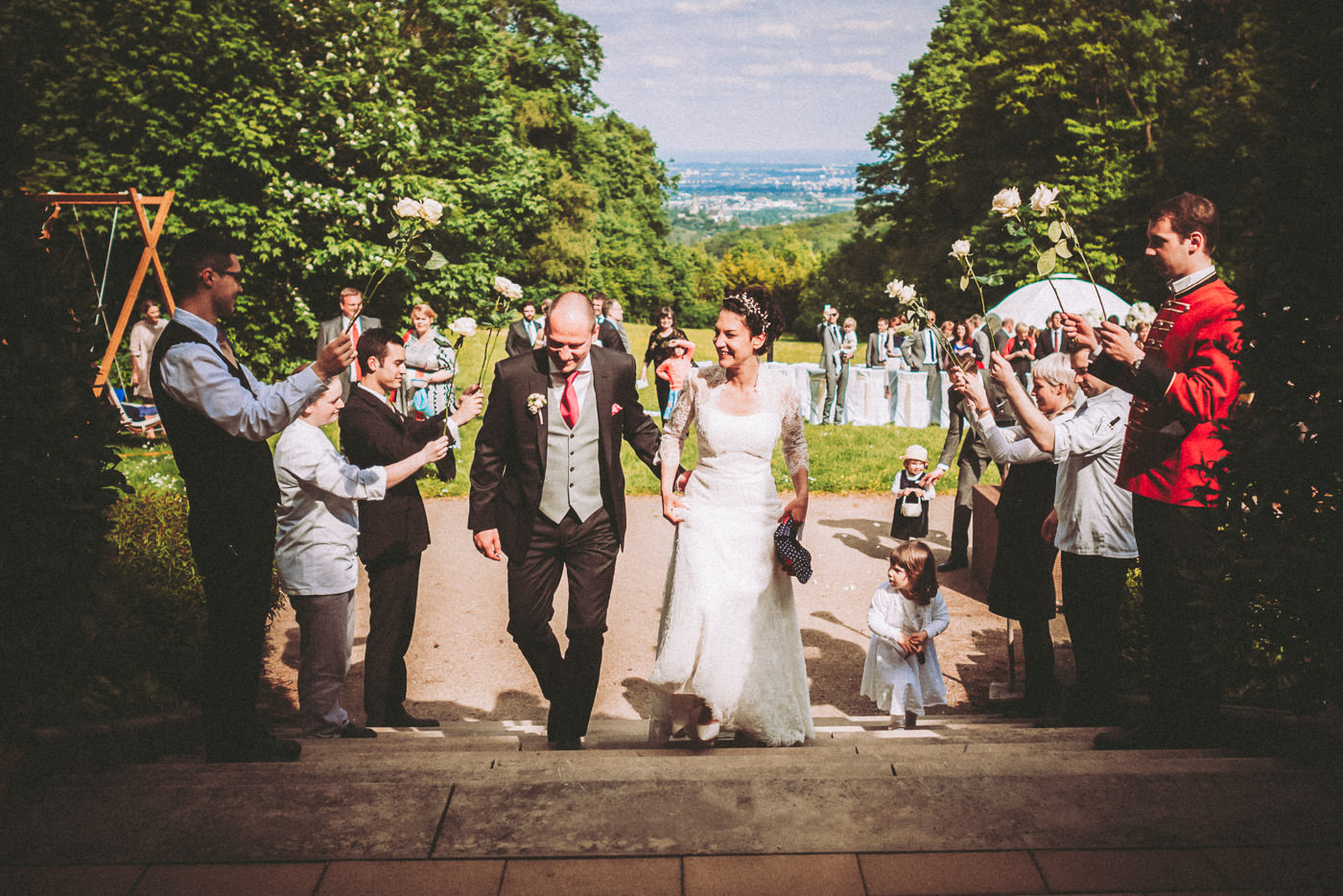 Hochzeit Villa Rothschild - Freie Trauung und Portraits im Park und Feier in der Bar