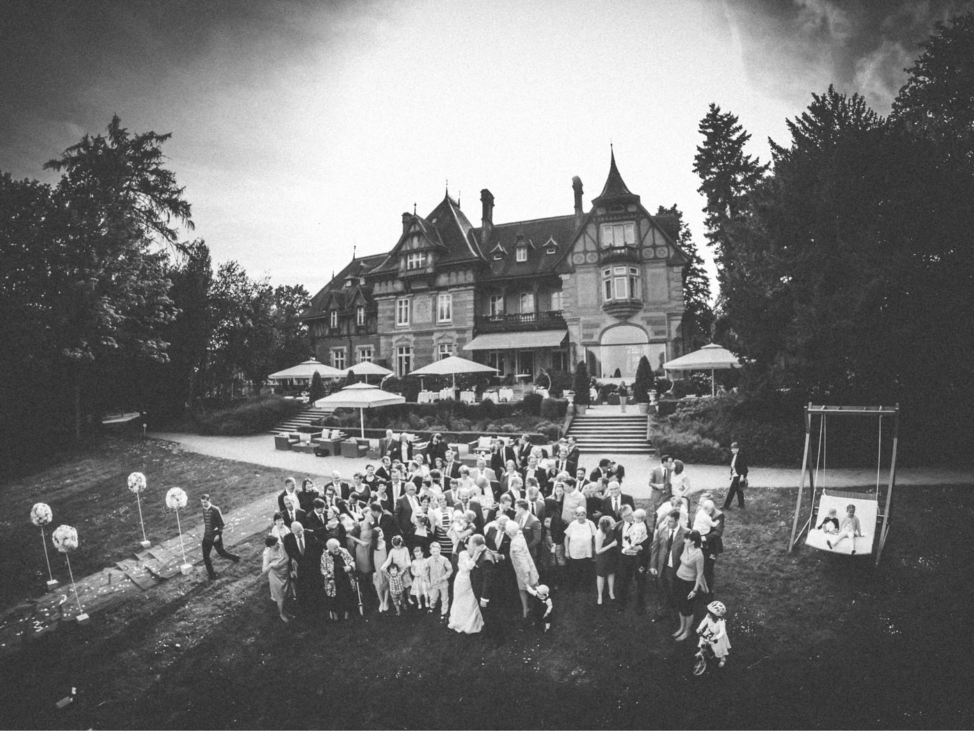 Hochzeit Villa Rothschild - Freie Trauung und Portraits im Park und Feier in der Bar