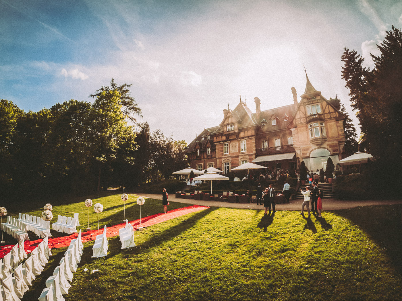 Hochzeit Villa Rothschild - Freie Trauung und Portraits im Park und Feier in der Bar