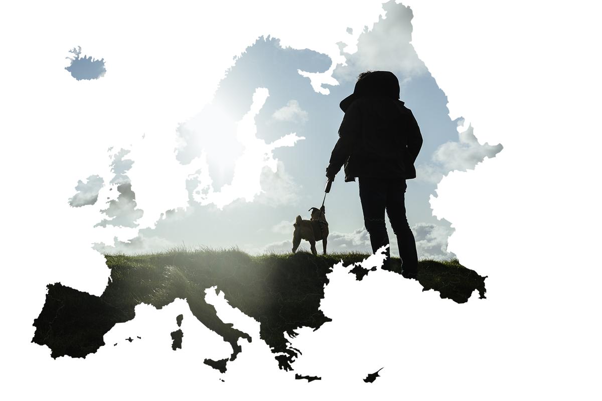 Europakarte mit Hund und Herrchen beim Gassigehen
