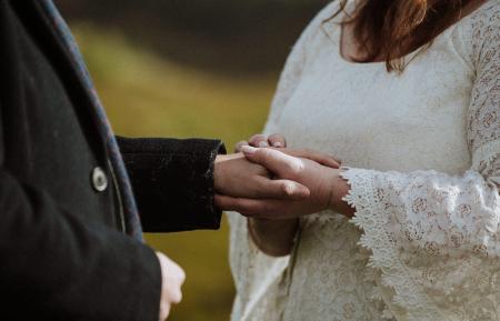 Elopement im Westen Irlands - zwei Deutsche heiraten im Steinkreis auf der irischen Beara Halbinsel