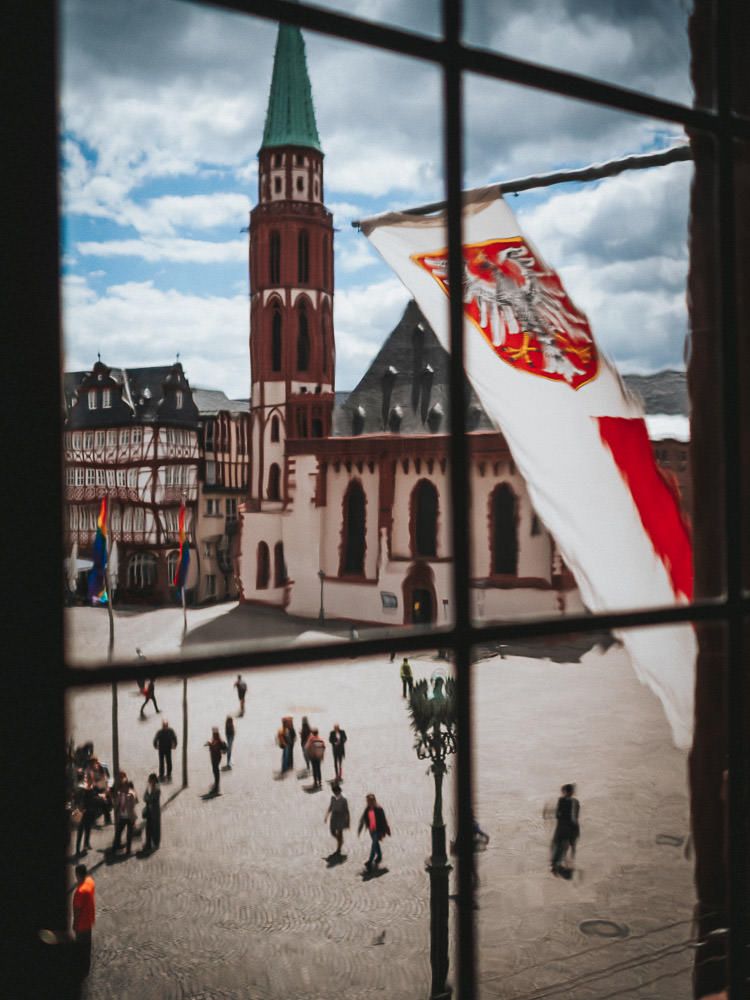 Blick aus dem Trausaal im Frankfurter Römer während einer Hochzeit in Frankfurt