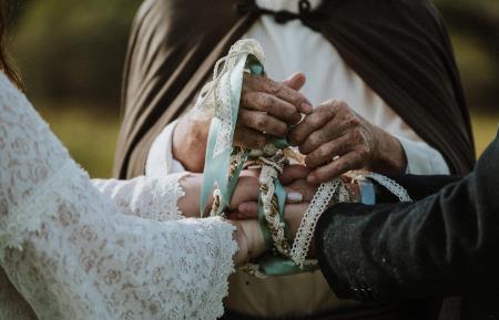 Elopement im Westen Irlands - zwei Deutsche heiraten im Steinkreis auf der irischen Beara Halbinsel