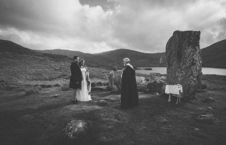 Elopement im Westen Irlands - zwei Deutsche heiraten im Steinkreis auf der irischen Beara Halbinsel