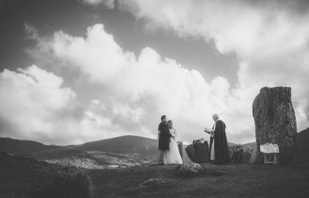 Elopement im Westen Irlands - zwei Deutsche heiraten im Steinkreis auf der irischen Beara Halbinsel