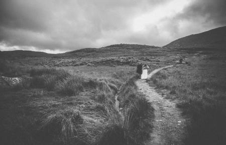 Elopement im Westen Irlands - zwei Deutsche heiraten im Steinkreis auf der irischen Beara Halbinsel