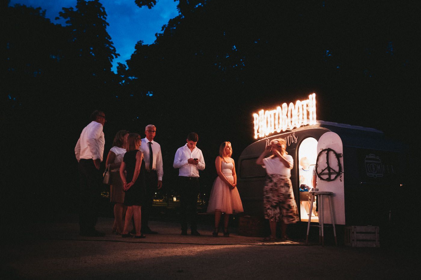 Wedding guests in front of camper photobooth in Bad Homburg spa park