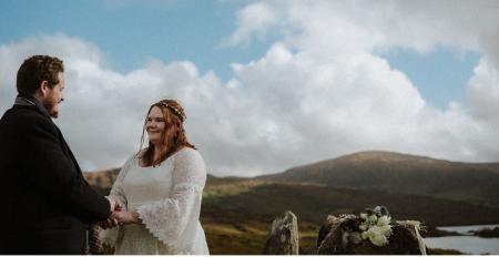 Elopement im Westen Irlands - zwei Deutsche heiraten im Steinkreis auf der irischen Beara Halbinsel