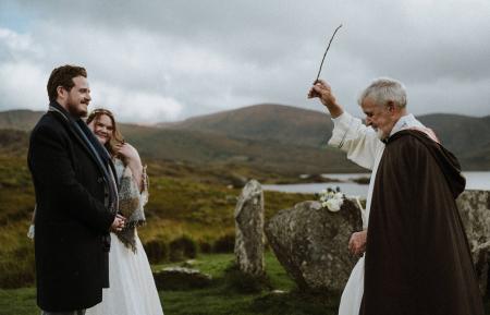 Elopement im Westen Irlands - zwei Deutsche heiraten im Steinkreis auf der irischen Beara Halbinsel
