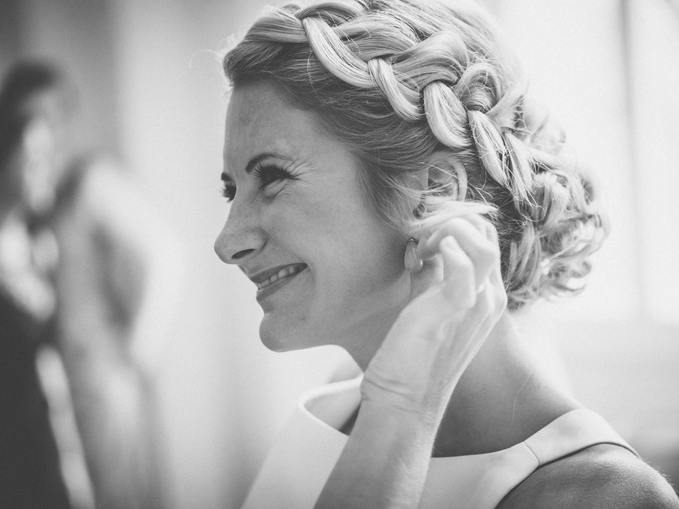 Hochzeitsfotos auf Schloss Saareck in Mettlach - Momente und Portraits - Sophie & René im Brautrausch