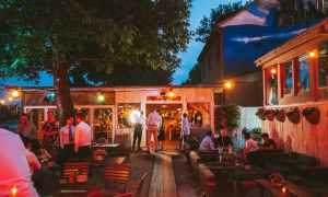 Heiraten und Feiern im Blaues Wasser Frankfurt - Bar und Hochzeitslocation direkt am Mainufer