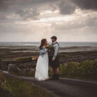 Elopement auf den Aran Islands, Brautpaar Inishmore