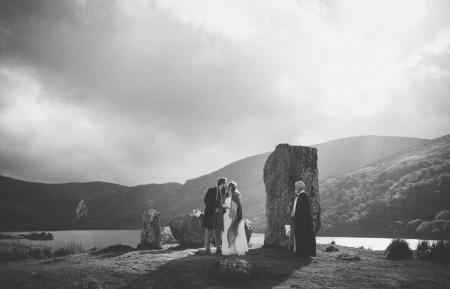 Elopement im Westen Irlands - zwei Deutsche heiraten im Steinkreis auf der irischen Beara Halbinsel