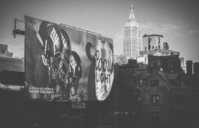 Blick vom Highline Park auf das Empire State Building - Elopement in New York