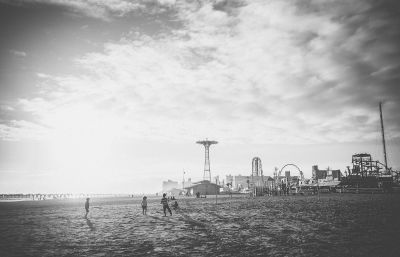 Strand von Coney Island in Schwarzweiss - Elopement in New York