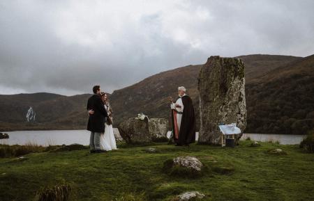 Elopement im Westen Irlands - zwei Deutsche heiraten im Steinkreis auf der irischen Beara Halbinsel