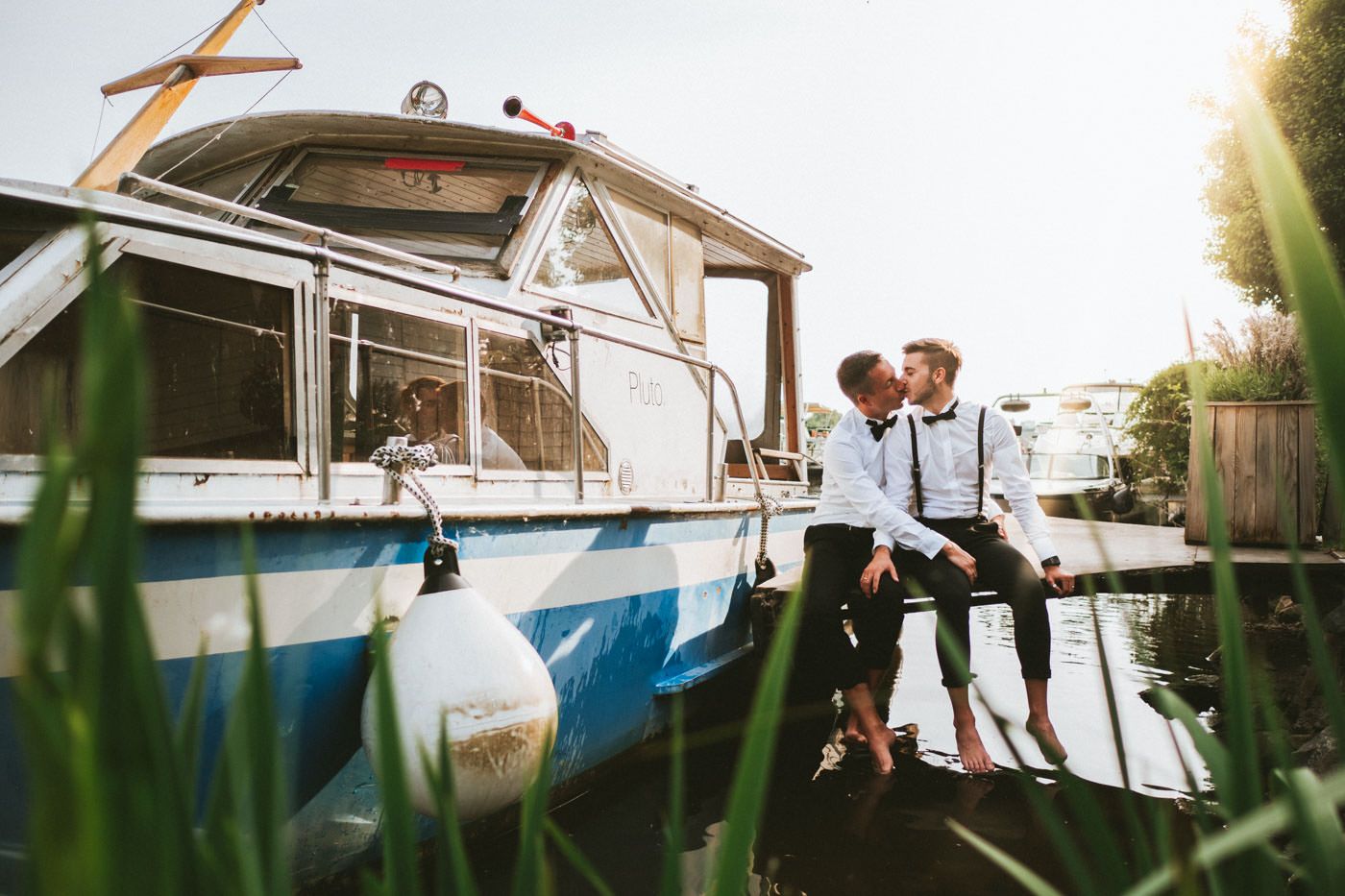 Same sex wedding photos in Frankfurt - Boys kissing on a boat